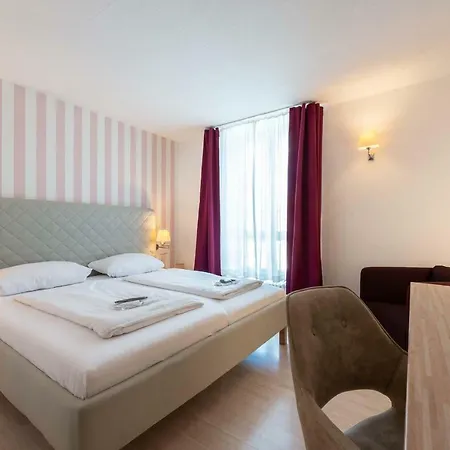 Am Dom Hotel 3*