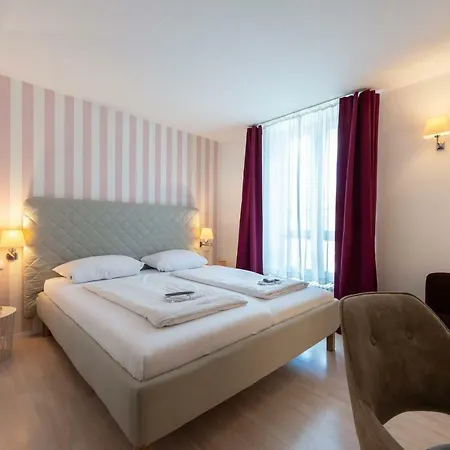 Hotel Am Dom 3*